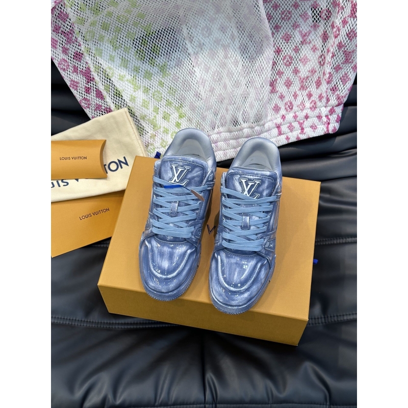 l**is V*t*n sneakers